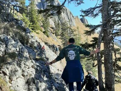 Auf dem Weg zum Gipfelkreuz des Tegelberges (1)